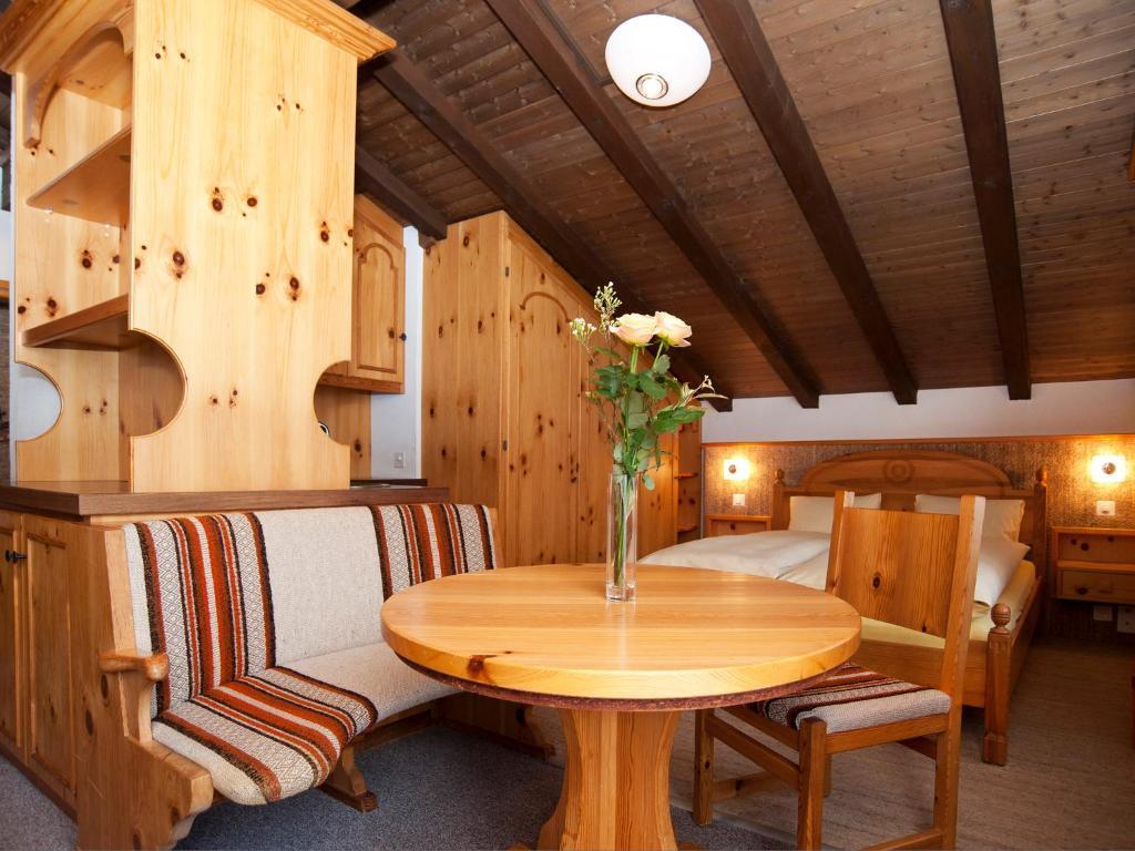 Ambiente Guesthouse Saas Fee Szoba fotó